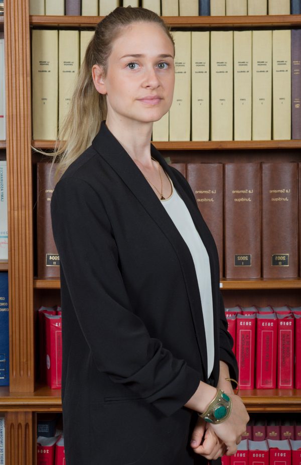 Maître Eva Kucharz, avocat en droit public à Vincennes